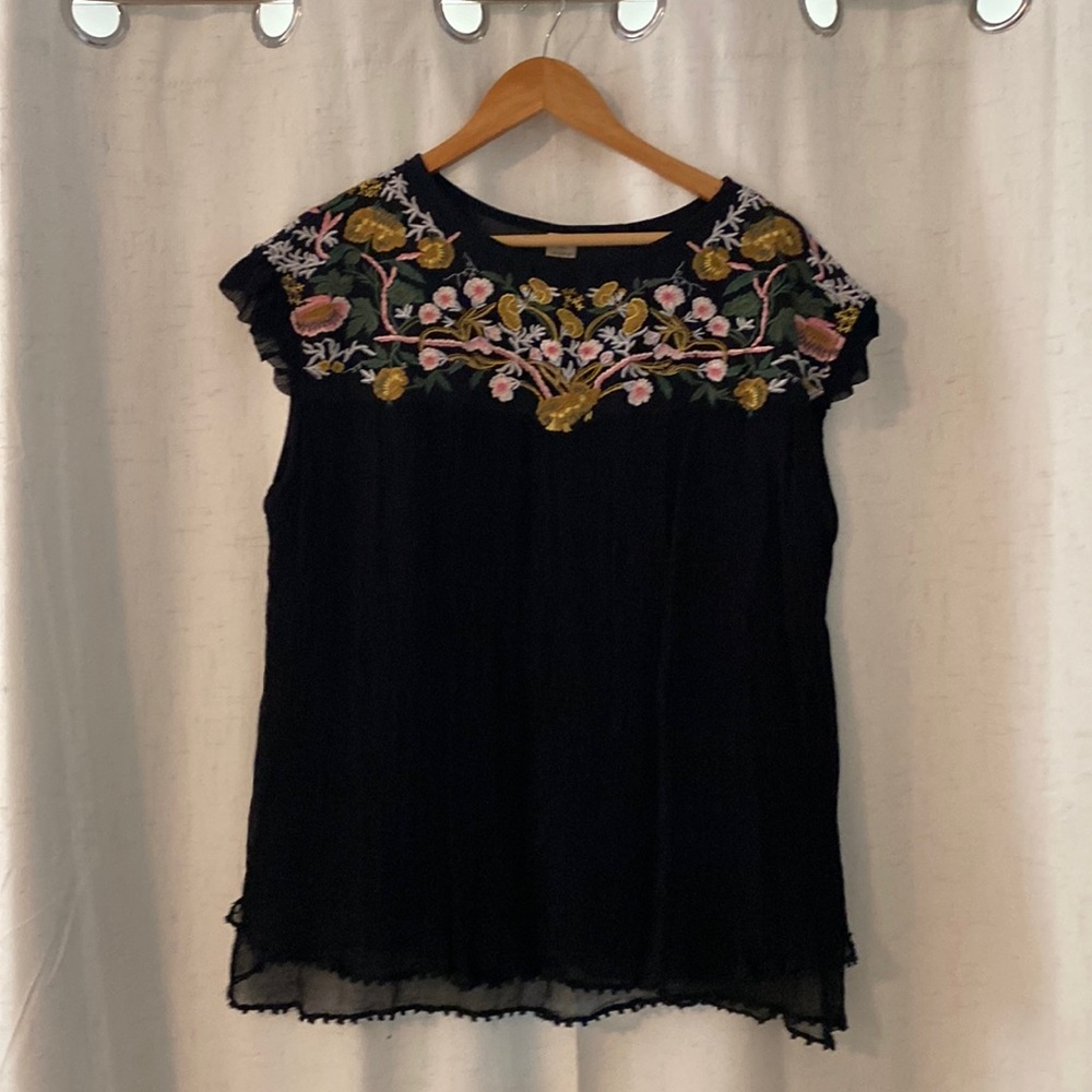 Embroidered Anthropologie tank top in great condition.